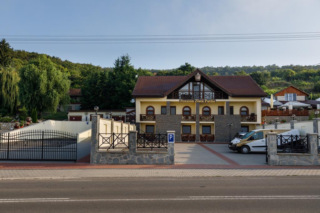 Penzión Zlatá Putňa Vinicky Esterno foto